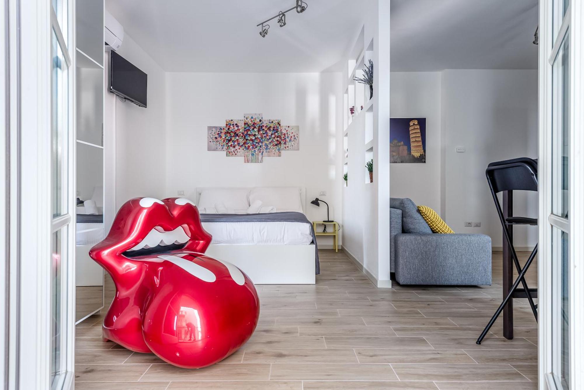 Hostly-giugio's House-lungarni And Town Center Appartamento